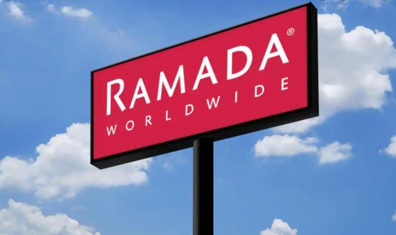 Ramada By Wyndham Butte Hotel Esterno foto