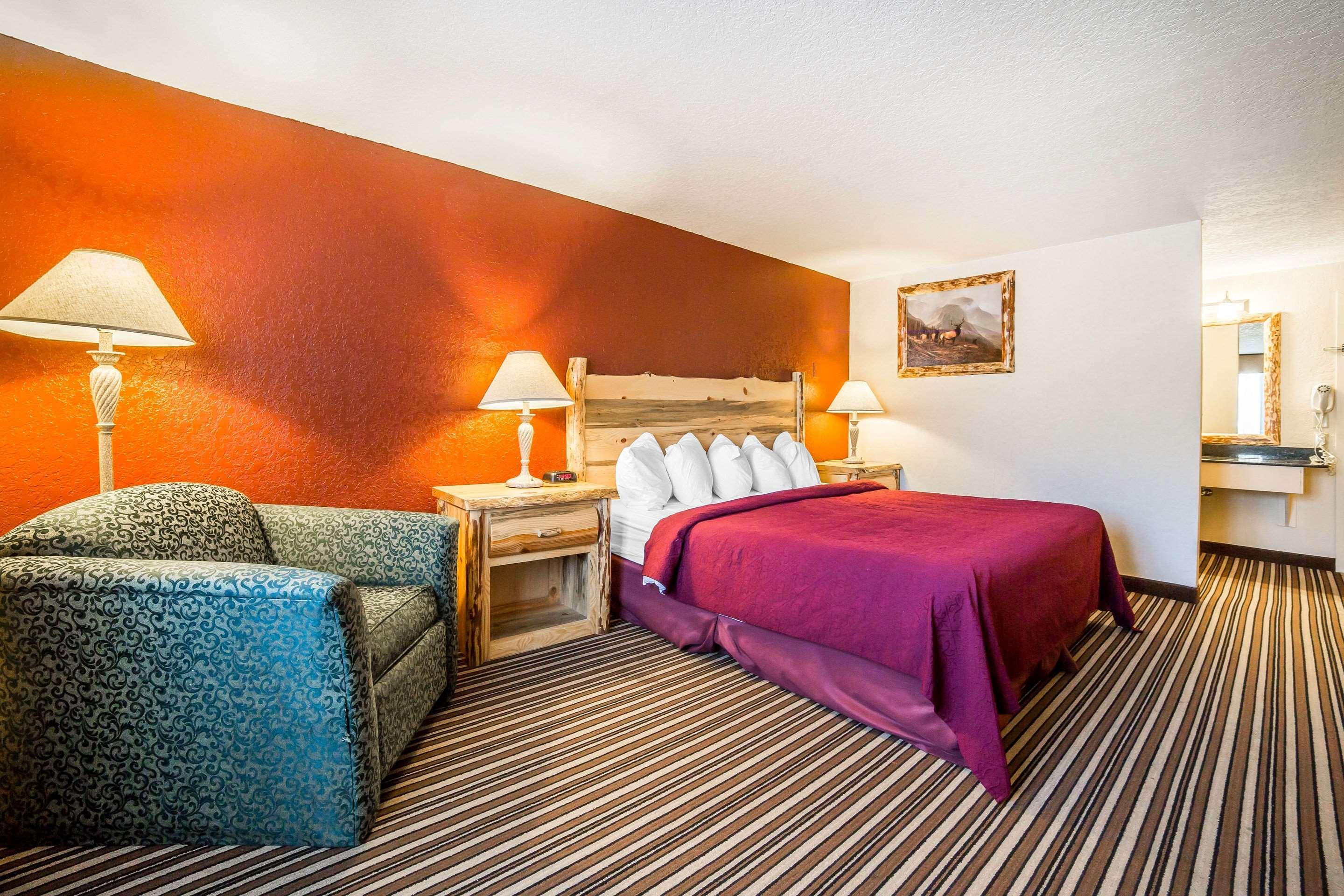 Hotel Ramada By Wyndham Butte Esterno foto